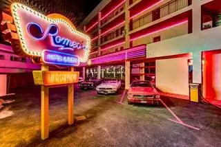 Последний отель Concept Group называется Romeo's и приближает нас к Ибице из США