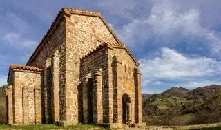 Объявленный ЮНЕСКО объектом Всемирного наследия, Эрмитаж Санта-Кристина-де-Лена находится на холме с видом на…