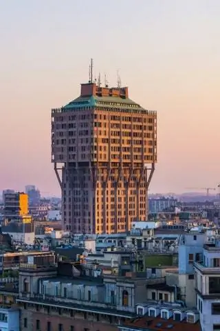 Башня Торре Веласка, расположенная в Милане, была построена между 1956 и 1958 годами при финансовой поддержке Всеобщего общества… Башня Торре Веласка, расположенная в Милане, была построена между 1956 и 1958 годами при финансовой поддержке Всеобщего общества…