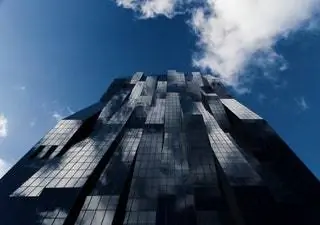 DC Tower 1 в Вене - второе по высоте сооружение в стране. Здание спроектировано Домиником Перро… DC Tower 1 в Вене - второе по высоте сооружение в стране. Здание спроектировано Домиником Перро…