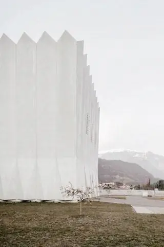 Подписавшая его команда архитекторов - это офис LOKOMOTIV.archs с Хуаном М. Кампопиано и Альберто Хулио Фреско в… Подписавшая его команда архитекторов - это офис LOKOMOTIV.archs с Хуаном М. Кампопиано и Альберто Хулио Фреско в…