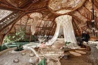 Отель AZULIK Tulum в Мексике расположен между джунглями майя и Карибским морем. Благодаря своим 48 деревянным виллам…