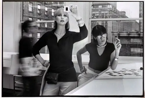Модная передовая статья об офисном стиле в Vogue, февраль 1976 года