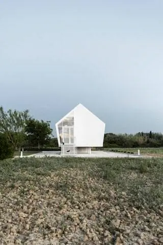 Проект выполнен итальянской студией LDA.iMdA architects, специализирующейся на устойчивом развитии и балансе…