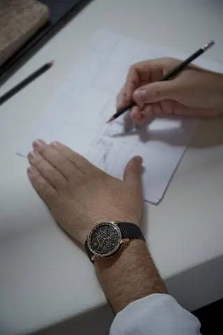 Модель Code 11.59 от Audemars Piguet с перекрытием восьмиугольных и круглых линий отличается…