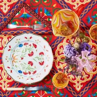 Это новый выпуск Carolina Herrera x Cabana, первая строчка в таблице, созданной Уэсом Гордоном и Мартиной…