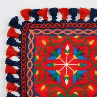 Результатом стал красочный ассортимент декоративных украшений, украшенных цветочными мотивами