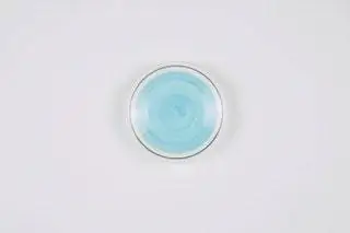 Цветы расписаны вручную так же, как и вышивка