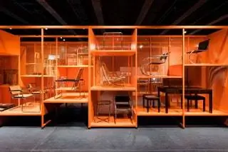 Коллекция музея под названием Versuchsstätte Bauhaus насчитывает более 49 000 экспонатов, что делает его вторым…
