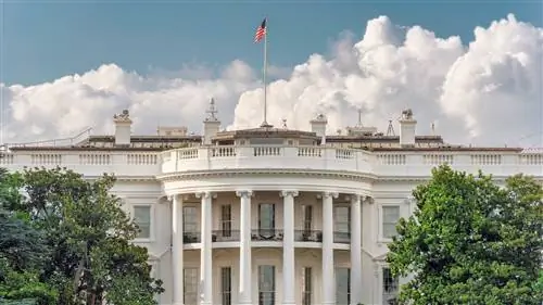 ТРАМП пытается навязать НЕОКЛАССИЧЕСКУЮ АРХИТЕКТУРУ (и сеет споры)