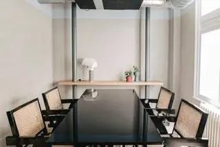 Sella сотрудничала с Opendesk, чтобы создать атмосферу элегантности и простоты в офисах, настроив…