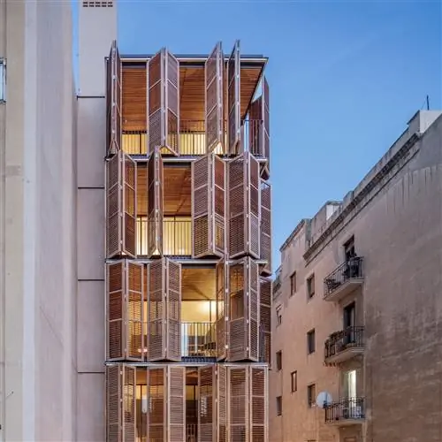 ЗДАНИЕ для четырех друзей в БАРСЕЛОНЕ