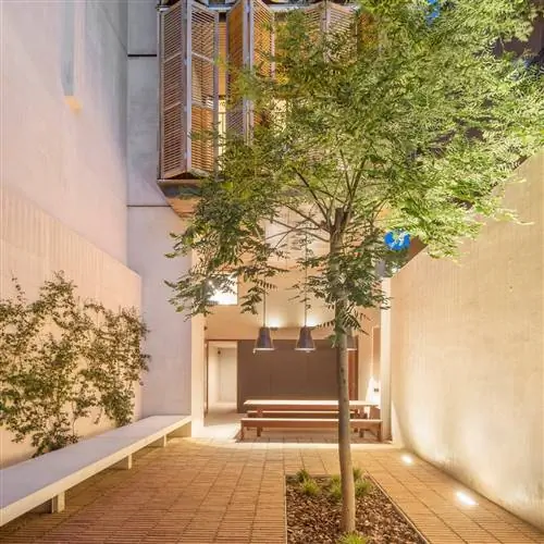 ЗДАНИЕ для четырех друзей в БАРСЕЛОНЕ