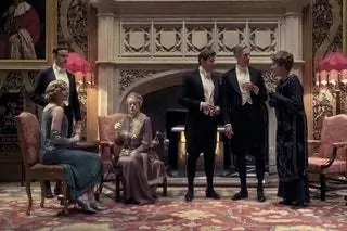 Дом был стабильным фактором сериала, и он снова присутствует в фильме. Непоколебимый характер для многих…