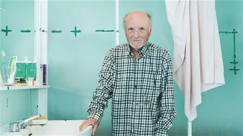 Дань уважения Антонио Лопесу через его работу «Lavabo y espejo»