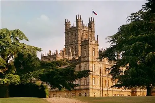 AIRBNB приглашает вас переночевать в замке DOWNTON ABBEY