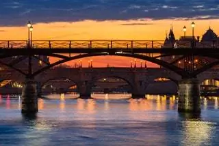 Также известный как Passerelle des Arts, это живописный парижский уголок рядом с рекой Сена, а также место, где…