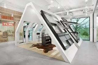 Новый выставочный зал VELUX - это пространство, открытое для профессионалов и частных лиц с новейшими световыми решениями… Новый выставочный зал VELUX - это пространство, открытое для профессионалов и частных лиц с новейшими световыми решениями…