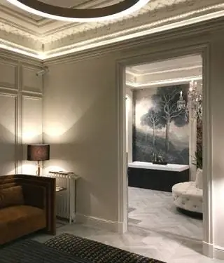 В выпуске Casa Decor 2020 года он также использовал свое искусство в таких помещениях, как элегантная ванная комната в дизайне интерьера Mandalay. Также…