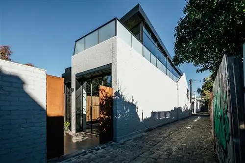 Авангардный дом с индустриальными нотками
