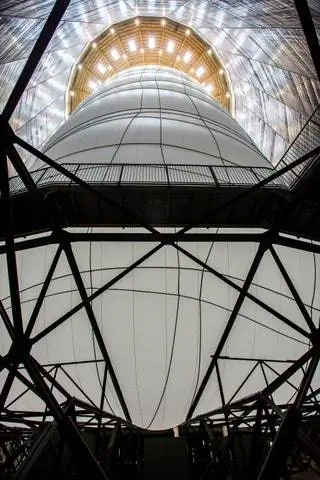 Установка Big Air Package внутри бывшего промышленного газгольдера сталелитейного завода в Рурской области… Установка Big Air Package внутри бывшего промышленного газгольдера сталелитейного завода в Рурской области…