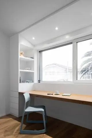 План этажа дома имеет форму асимметричной буквы «Г», где главные комнаты дома выходят на лучший…