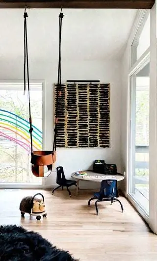 Кресло-качалка от Whee goods, а краска от Уэдди Армстронга