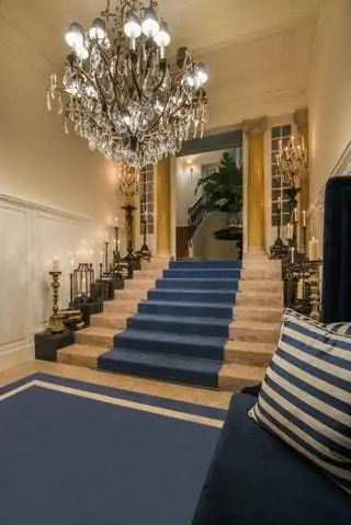 Нынешний отель-член Relais Chateaux представляет собой бережное восстановление оригинальных архитектурных элементов, которые…