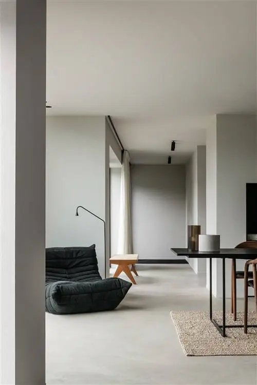 Произведения Пьера Жаннере для Cassina Мишеля Дюкаруа для Ligne Roset Poul Kjaerholm для Fritz Hansen and Hans…