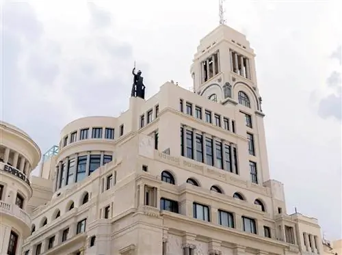 Новый фасад Circulo de Bellas Artes в Мадриде стал реальностью