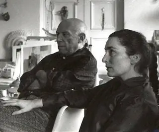 Пабло и Жаклин Пикассо в салоне Notre Damede Vie в Мужене между 1966 и 1972 годами