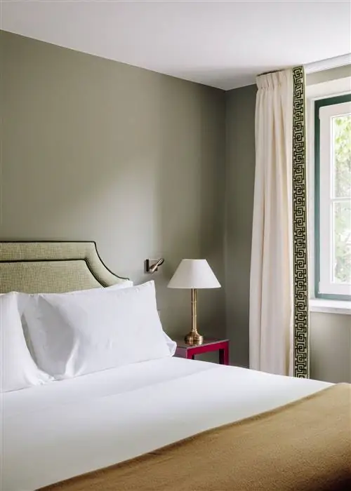 Hotel das Amoreiras, новый модный отель в Лиссабоне, имеет зеленый кафельный фасад, который заставит вас влюбиться