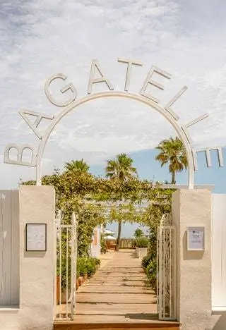 После масштабной реконструкции отель Bagatelle St. Tropez вновь открыл свои двери благодаря дизайну Сэма Барона