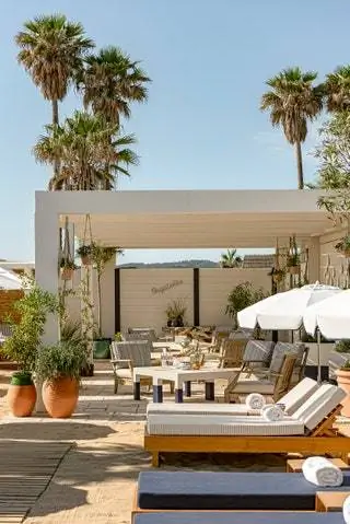 Оформление Bagatelle St. Tropez напоминает об изобилии Французской Ривьеры, обилии местной растительности…