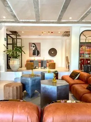 Галлиусси наполнил чувственностью старое помещение одного из самых мифических ресторанов Испанского Переходного периода.nbsp