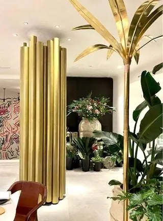 Коктейль-бар, спроектированный Amarguería, предлагает веселое воссоединение классических напитков с новыми тенденциями.nbsp