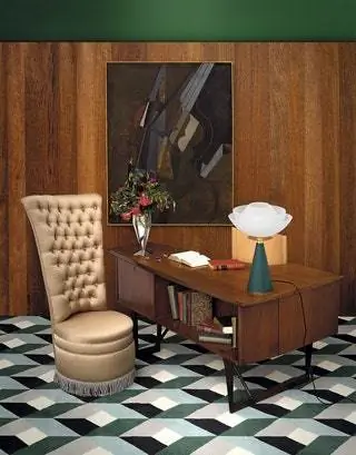 Письменный стол Boomerang от Peter Løvig Nielsen из 60-х годов с лампой Lotus от Maisons Editions и креслом Batavia из…
