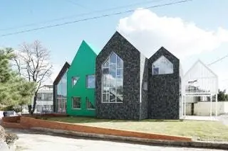 Проект, подписанный JYARCHITECTS, создан для того, чтобы они могли пойти после школы и решить главные… Проект, подписанный JYARCHITECTS, создан для того, чтобы они могли пойти после школы и решить главные…