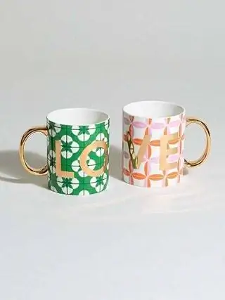 Вкус первого утреннего кофе не во всех чашках одинаков. Они с дизайном LOVE от Оливера Бонаса