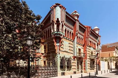 Фасад Каса Висенс