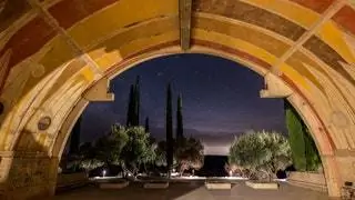 Южное хранилище было первым сооружением, построенным на вершине курортного холма. Он состоит из двенадцати панелей…