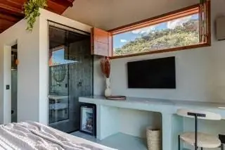 Когда Анна Фернандес из GAM Arquitetos взялась за проект, она учла, что одно из помещений…