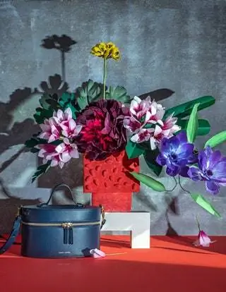 Мир моды потребовал цветов для сопровождения каталогов и рекламных кампаний