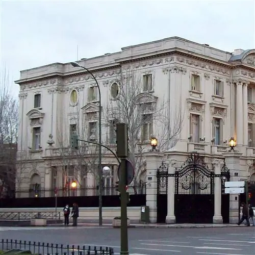 Посольство Италии в Мадриде по адресу 98 Calle de Lagasca в районе Саламанка. Здание 1917 года Посольство Италии в Мадриде по адресу 98 Calle de Lagasca в районе Саламанка. Здание 1917 года