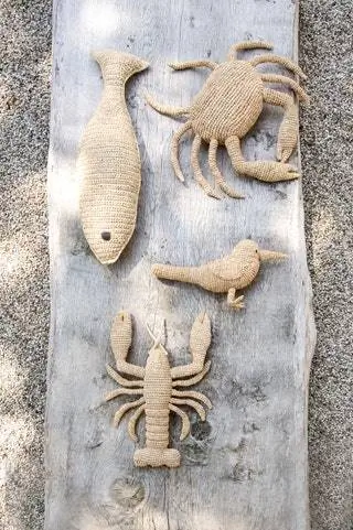 Морская фауна, связанная крючком или рафией, стала одним из его успехов