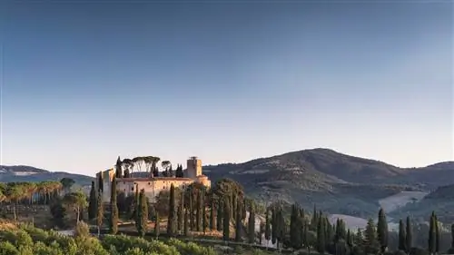 Это отель Castello di Reschio в Умбрии