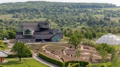 VITRA дебютирует в LANDSCAPING с Eden в кампусе Weil am Rhein