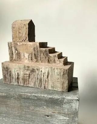 Скульптура из известняка Дар М