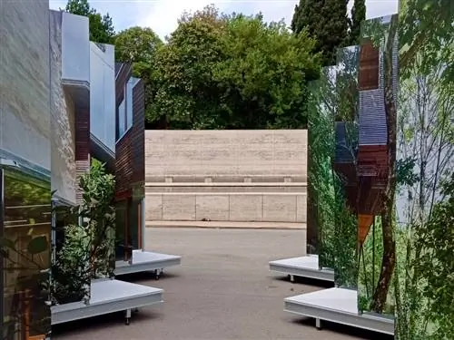 Выставка в Барселоне по случаю XV BEAU