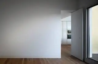 Casa Vin 13 был проектом реформ в Валенсии. Кухня, просторное и светлое пространство, вместе образует дневную зону…